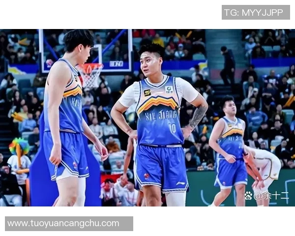 新疆与广东篮球队人员对比分析及战术特点探讨